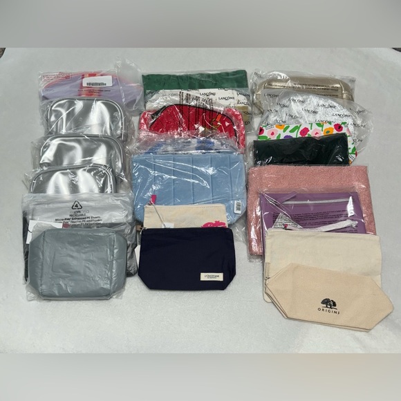 Cosmetics bag bundle. / Custom variety packs . 22 pcs - Picture 2 of 5